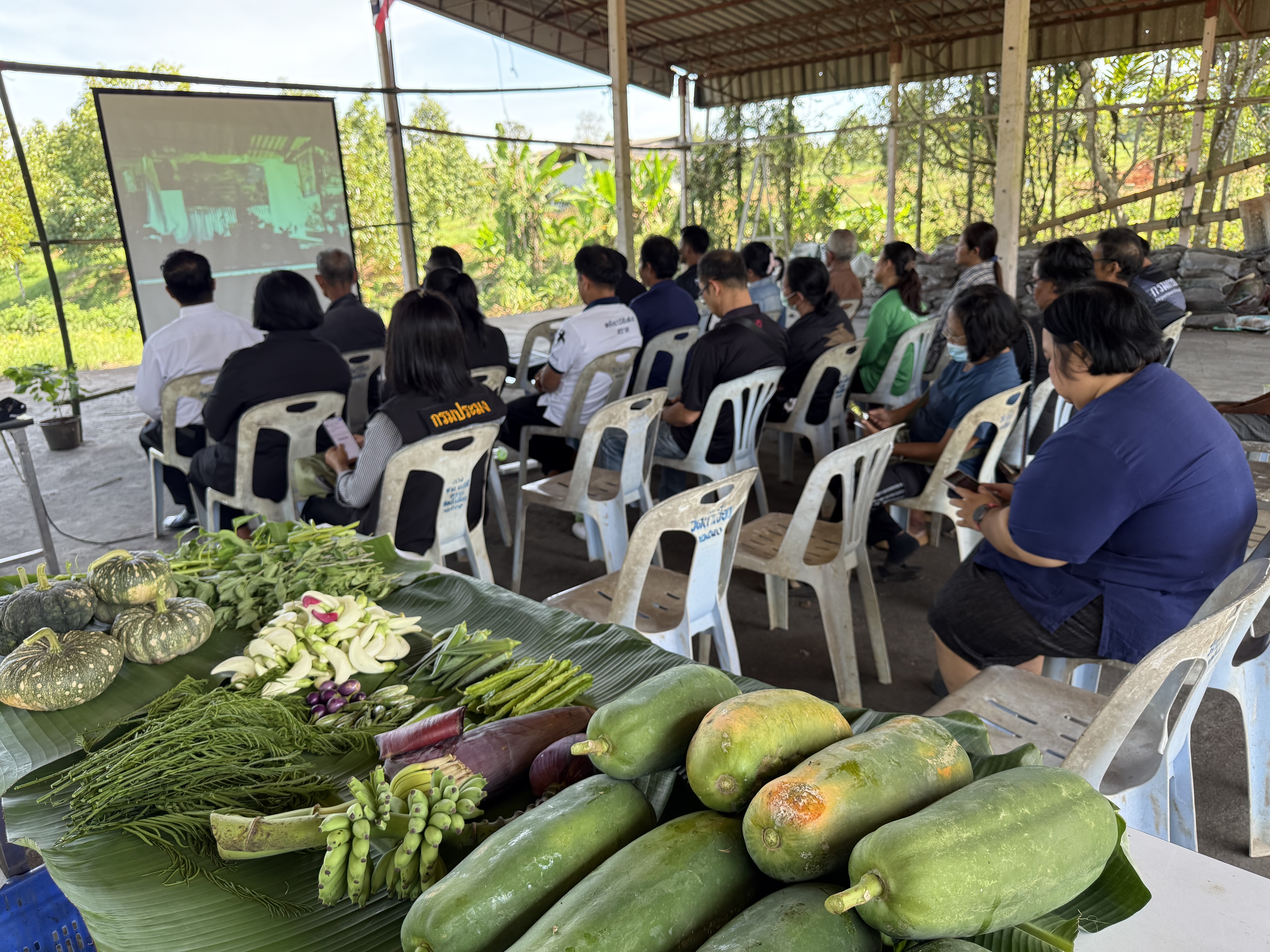 สพอ.แหลมงอบ ลงพื้นที่ขับเคลื่อนโครงการส่งเสริมเขตเศรษฐกิจพอเพียงตราด (Trat Sufficiency Economy Zone) 