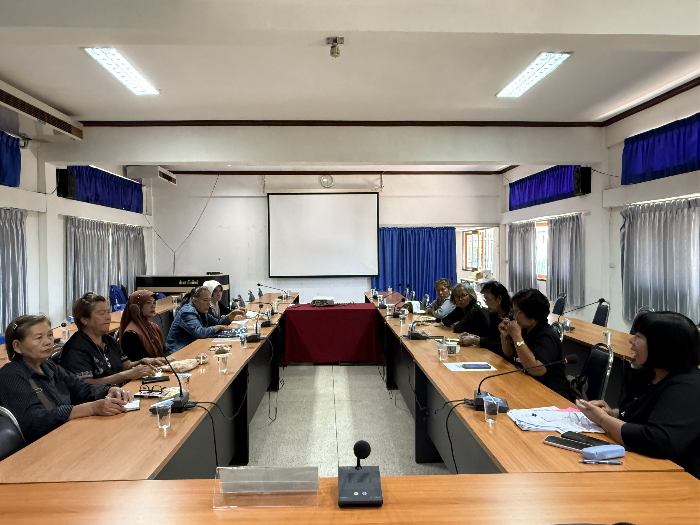 สำนักงานพัฒนาชุมชนอำเภอแหลมงอบดำเนินการจัดประชุมคณะทำงานขับเคลื่อนกองทุนพัฒนาบทบาทสตรีตำบล/เทศบาล ตำบลแหลมงอบ