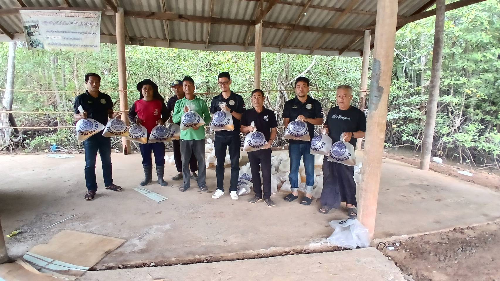 พช.แหลมงอบดำเนินกิจกรรมโครงการการสร้างโปรตีนอย่างพอเพียงสู่ความมั่นคงทางอาหาร